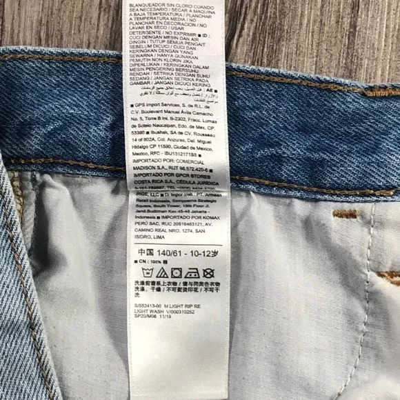 ❌RELISTED❌ Two Pair Girls Denim Shorts Size 10 - Cat & Jack, Old Navy Cut-Offs - Picture 9 of 13